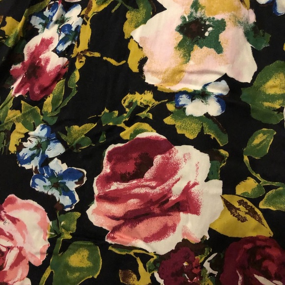 21 Floral Soft V Neck Wrap Style Cap Sleeve Dress - Picture 5 of 8